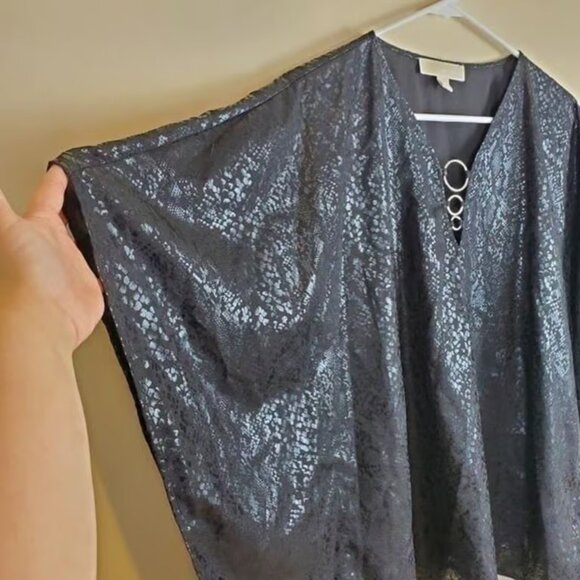 Michael Michael Kors Black Snake Print Flutter Blouse Size Small/Medium - Picture 4 of 7